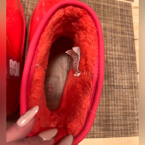 UGG 🤩 Classic Clear Samba Red Boots Size 7 - Picture 9 of 13